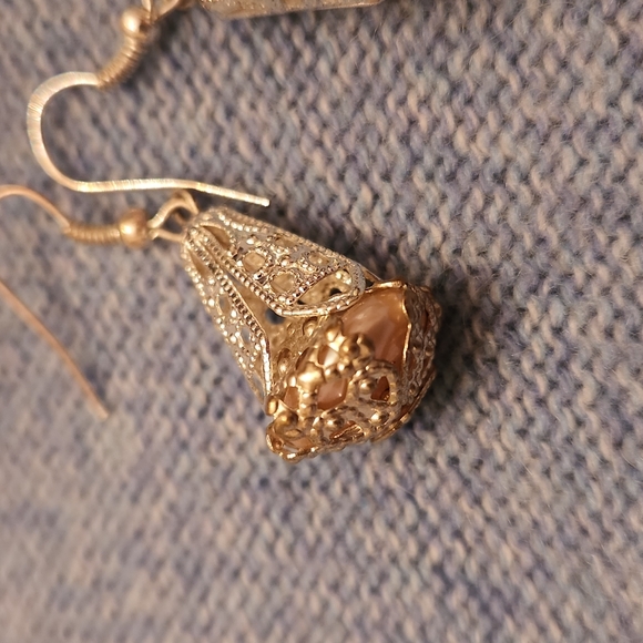 Silver and mother of pearl dangle earrings - Picture 3 of 3